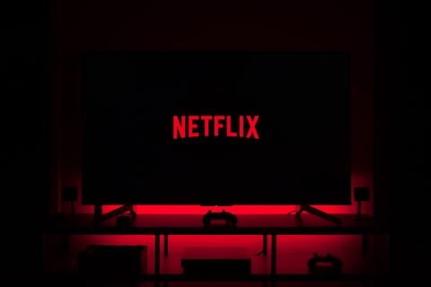 Tv with red  light and with Netflix logo - Photo by Thibault Penin on Unsplash