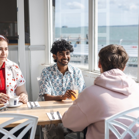 Copyright: Helen Yates Photography.
CRM team and web team use only.