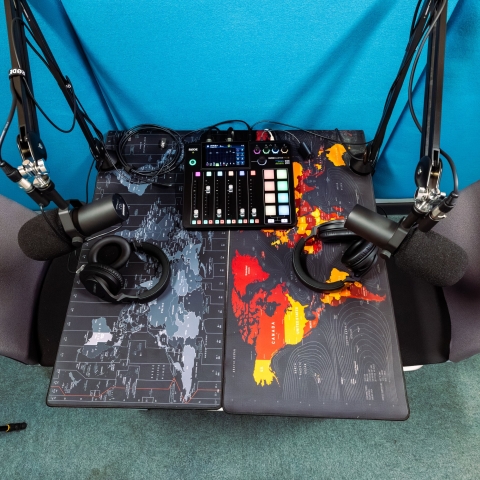 Microphone and recording room 