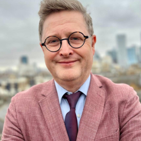 Headshot of Professor Simon Holmes