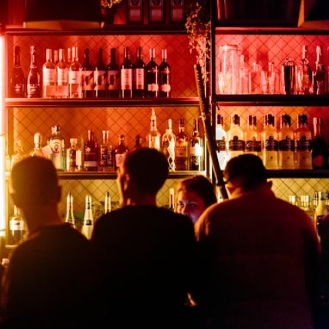 People at a bar ordering drinks