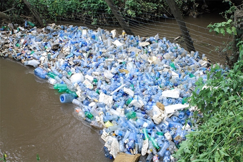 Plastic bottle waste at Njoro River, Nakuru © James Wakibia 