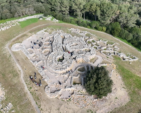 The students at Nuraghe of Genna Maria, Villanovaforru. Photo by Valentina Pintus. 
