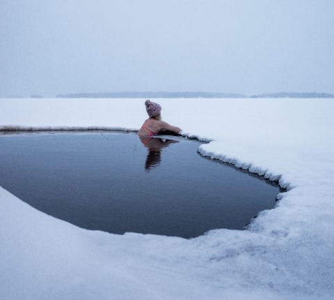 Cold water swimming - Photo by Mika on Unsplash