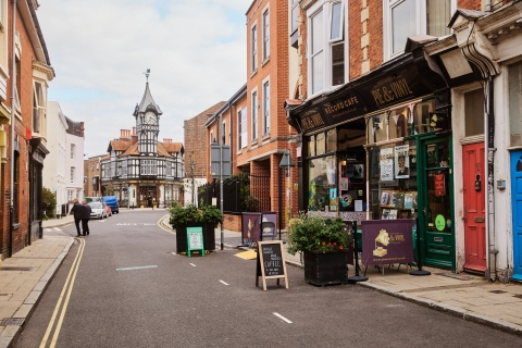 Long shot of road.
Castle Street - City Guide 2022