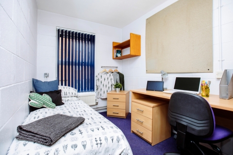 Bedroom in Bateson student halls with a bed, desk and chair