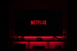 Tv with red  light and with Netflix logo - Photo by Thibault Penin on Unsplash