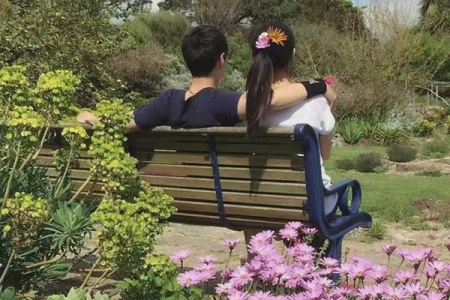 Guangguang and his wife sat on a bench